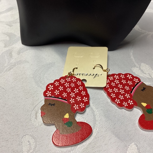 AFRO AMERICAN BEAUTIFUL LADIES WOODEN EARRINGS - Picture 3 of 10